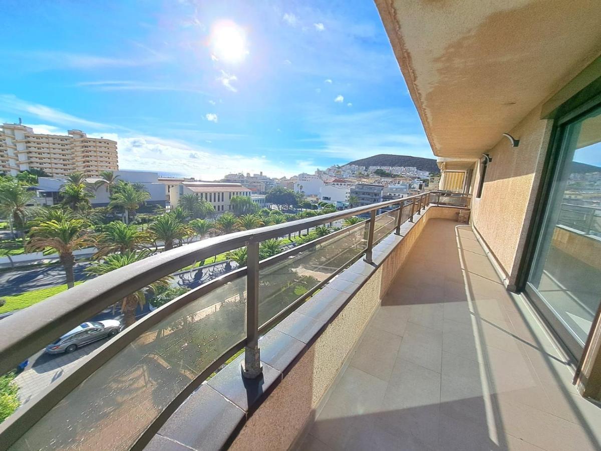 Newly Reformed 2 Bedroom Apartment In The Center Of Los Cristianos Los Cristianos  Extérieur photo