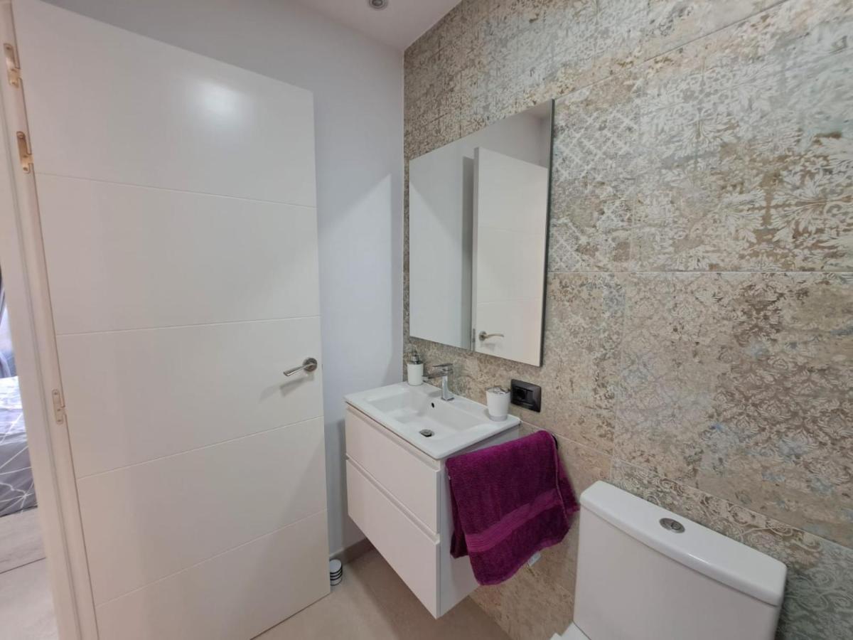 Newly Reformed 2 Bedroom Apartment In The Center Of Los Cristianos Los Cristianos  Extérieur photo