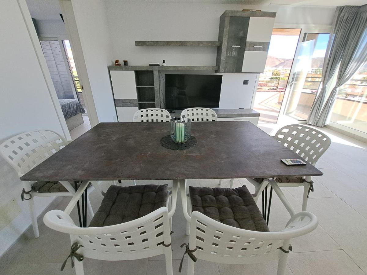 Newly Reformed 2 Bedroom Apartment In The Center Of Los Cristianos Los Cristianos  Extérieur photo